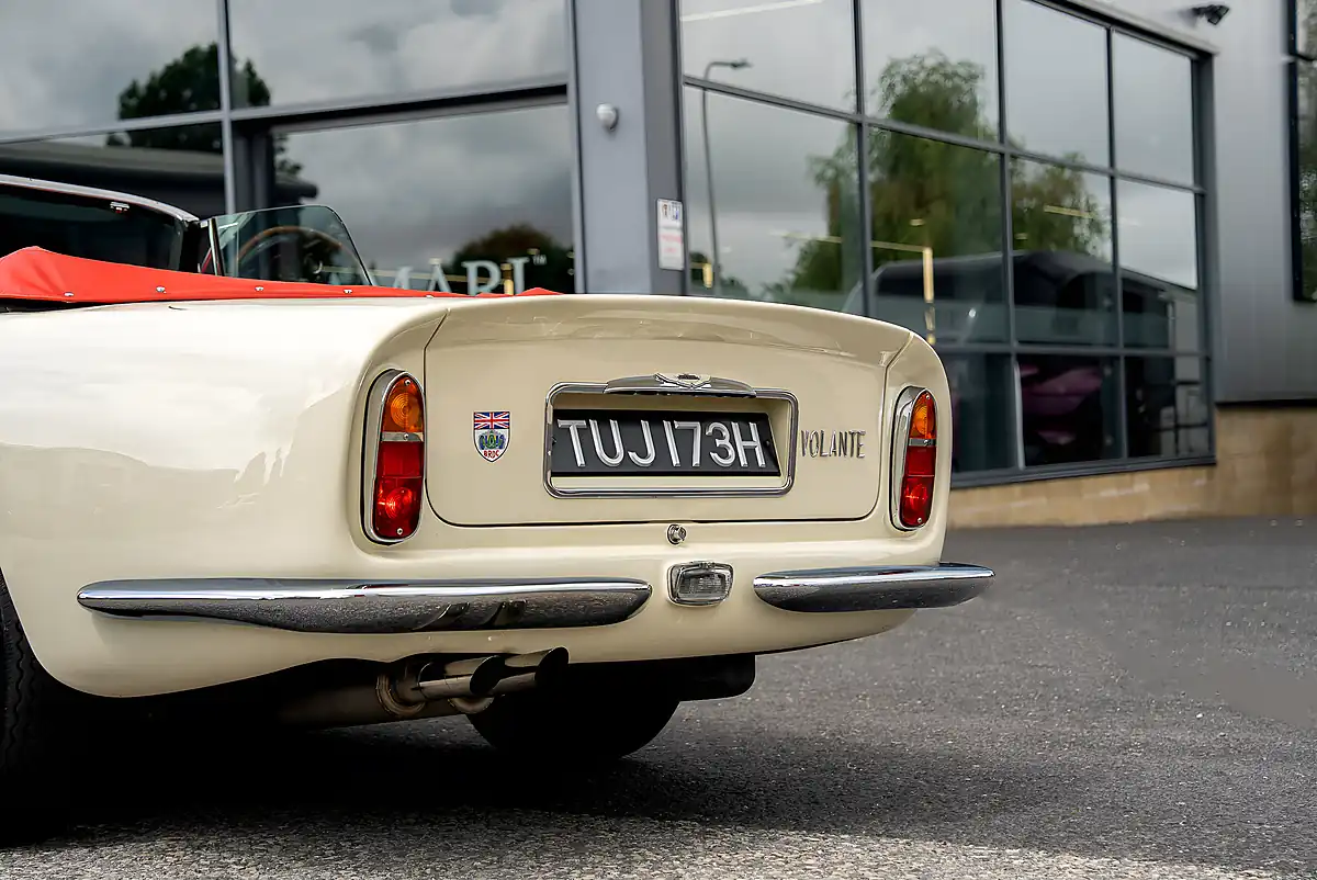 Used 1970 Aston Martin DB6 Mk Ii Volante Old English White - Interior and Exterior details 14