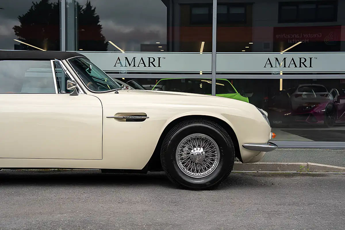 Used 1970 Aston Martin DB6 Mk Ii Volante Old English White - Interior and Exterior details 16