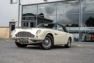 Used 1970 Aston Martin DB6 Mk Ii Volante Old English White - Interior and Exterior details 18