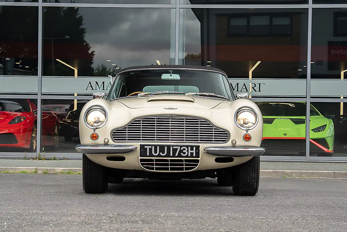 Used 1970 Aston Martin DB6 Mk Ii Volante Old English White - Interior and Exterior details 5