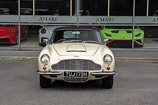 Used 1970 Aston Martin DB6 Mk Ii Volante Old English White - Interior and Exterior details 6