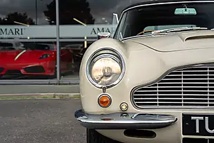 Used 1970 Aston Martin DB6 Mk Ii Volante Old English White - Interior and Exterior details 7