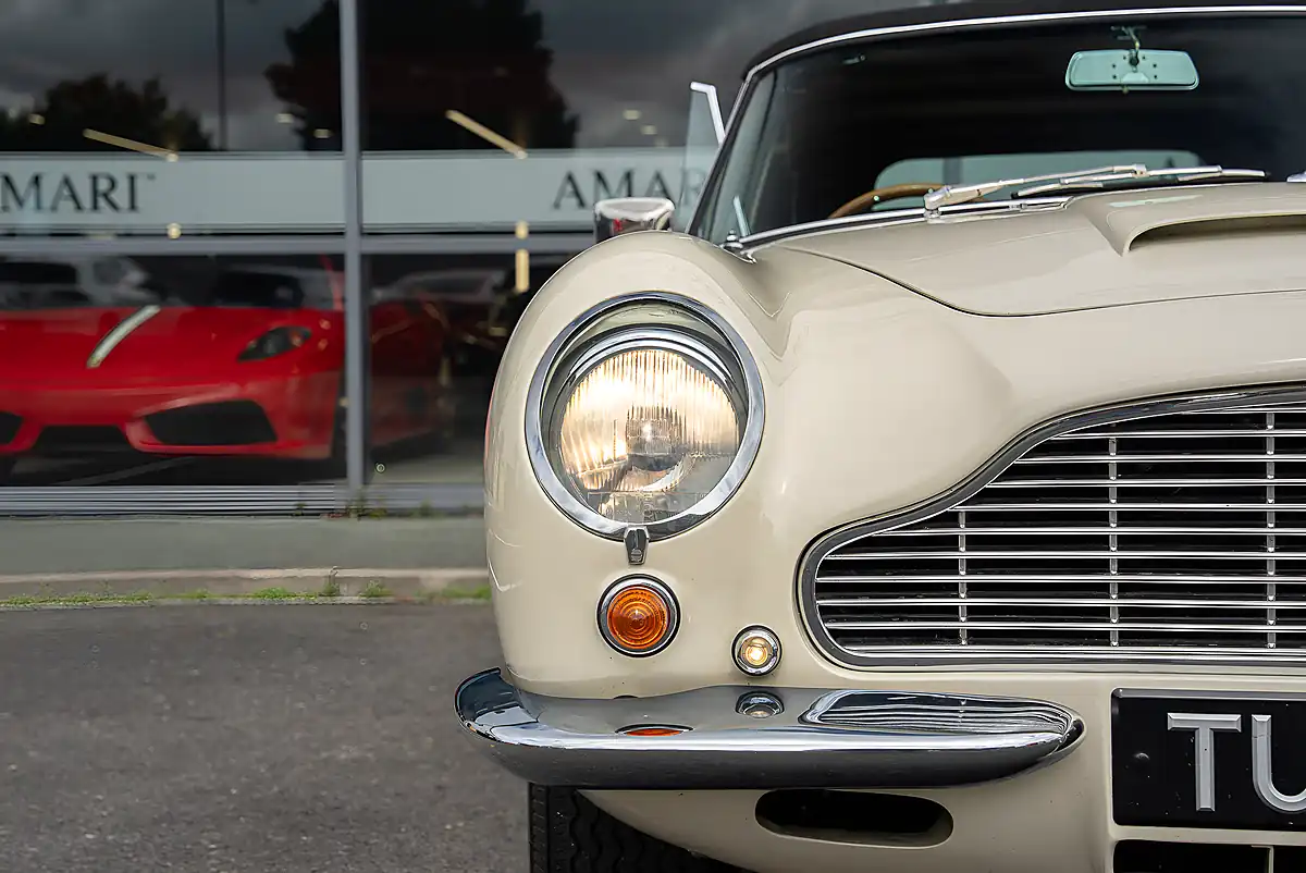 Used 1970 Aston Martin DB6 Mk Ii Volante Old English White - Interior and Exterior details 7