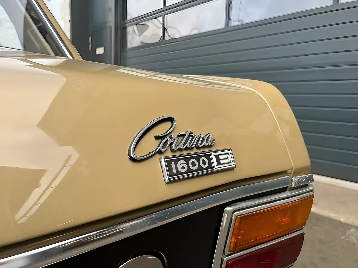 Used 1970 Ford Cortina Mk2 Amber Gold - Interior and Exterior details 10