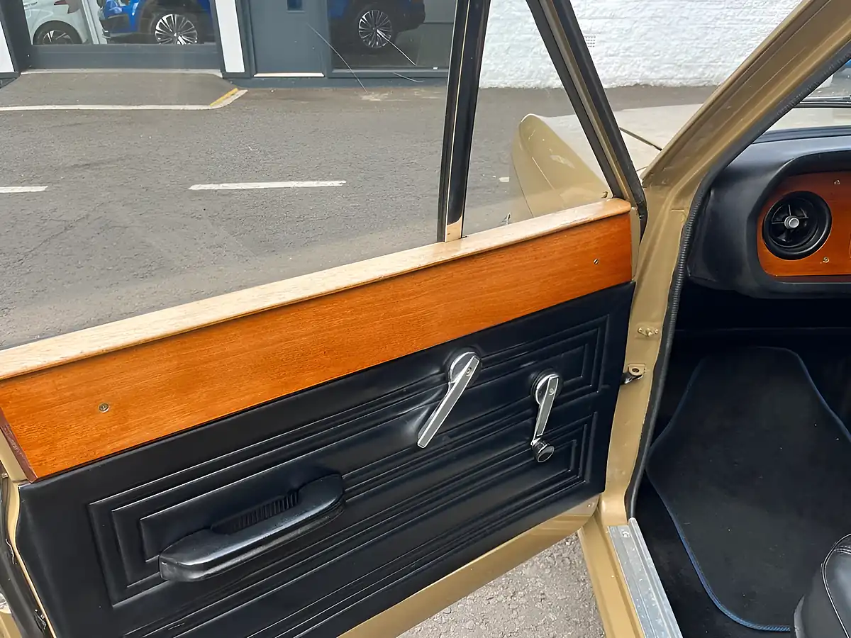 Used 1970 Ford Cortina Mk2 Amber Gold - Interior and Exterior details 17