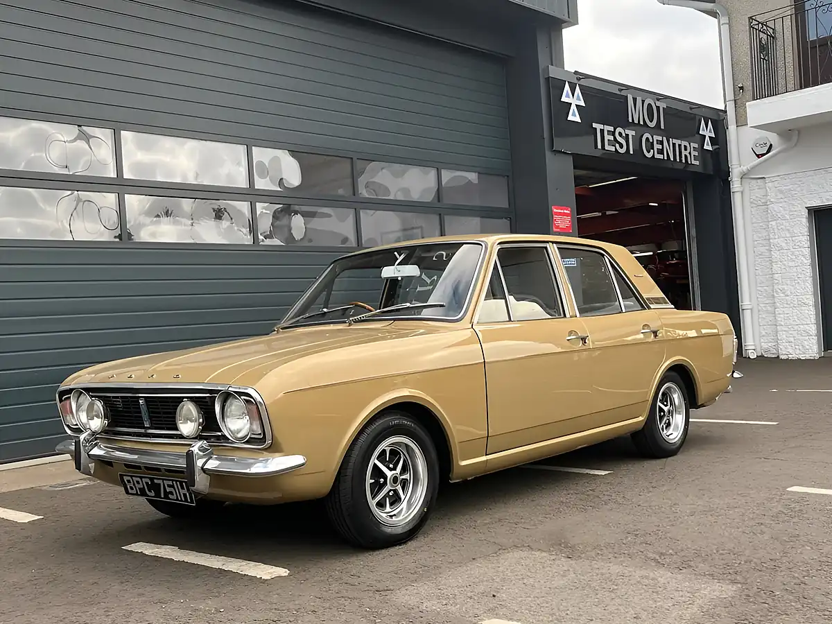 Used 1970 Ford Cortina Mk2 Amber Gold - Interior and Exterior details 6