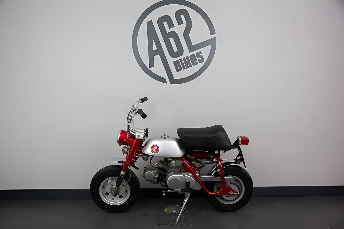 Used 1970 Honda Z50A Monkey Bike Silver - Interior and Exterior details 3