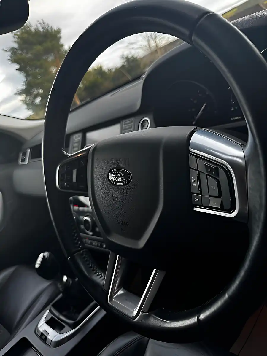 Used 1970 Land Rover Discovery Sport Se Tech White - Interior and Exterior details 10