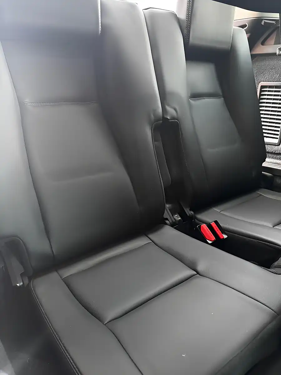 Used 1970 Land Rover Discovery Sport Se Tech White - Interior and Exterior details 13