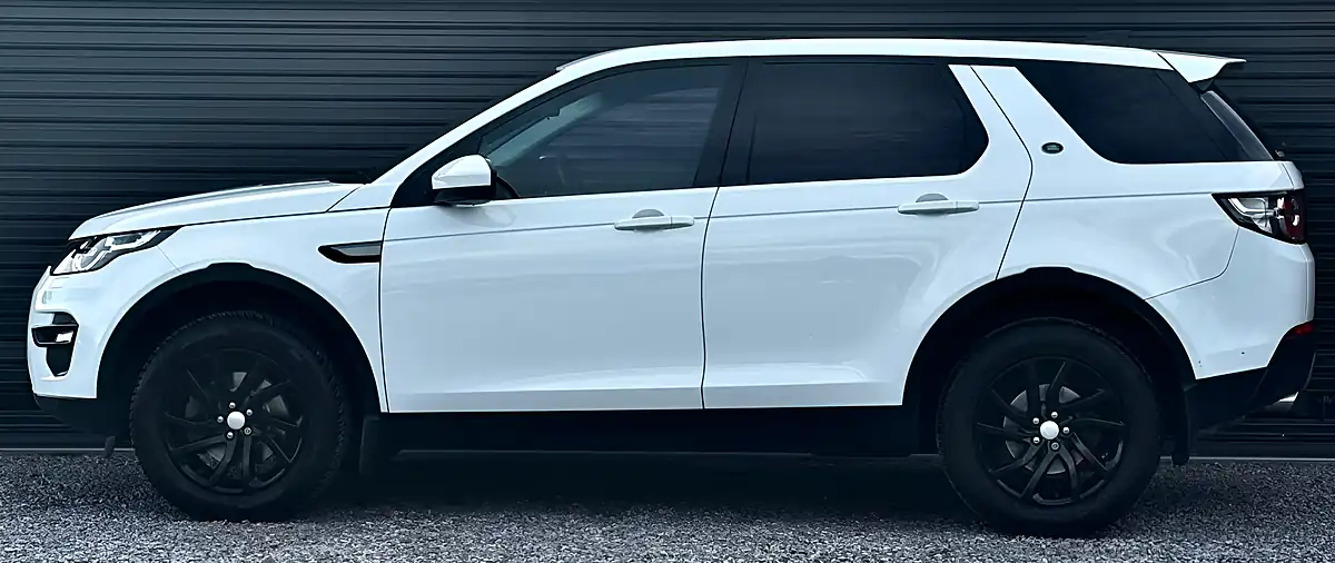 Used 1970 Land Rover Discovery Sport Se Tech White - Interior and Exterior details 5