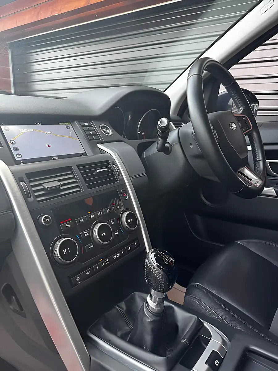 Used 1970 Land Rover Discovery Sport Se Tech White - Interior and Exterior details 7