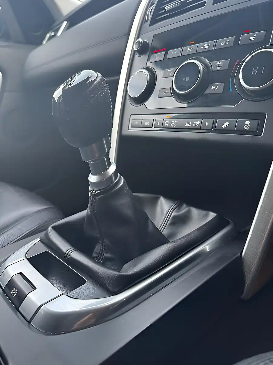 Used 1970 Land Rover Discovery Sport Se Tech White - Interior and Exterior details 9