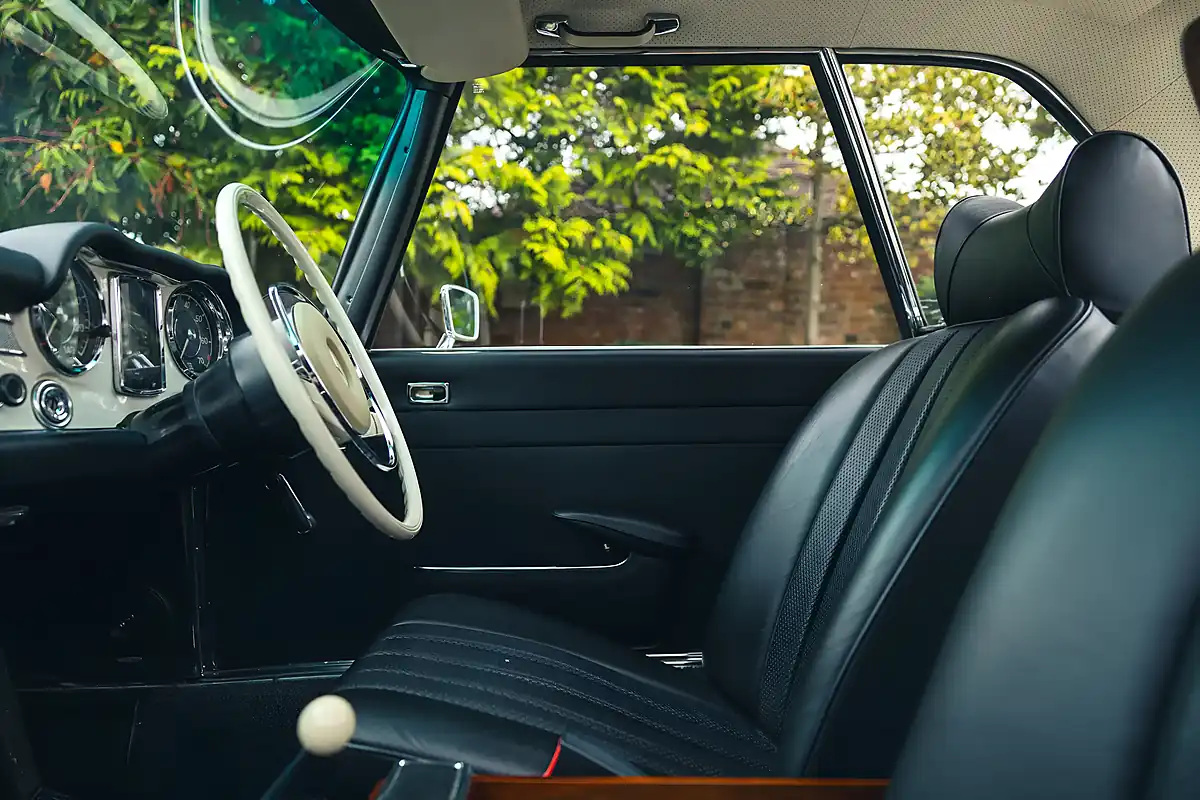 Used 1970 Mercedes-Benz 280SL Pagoda White - Interior and Exterior details 10