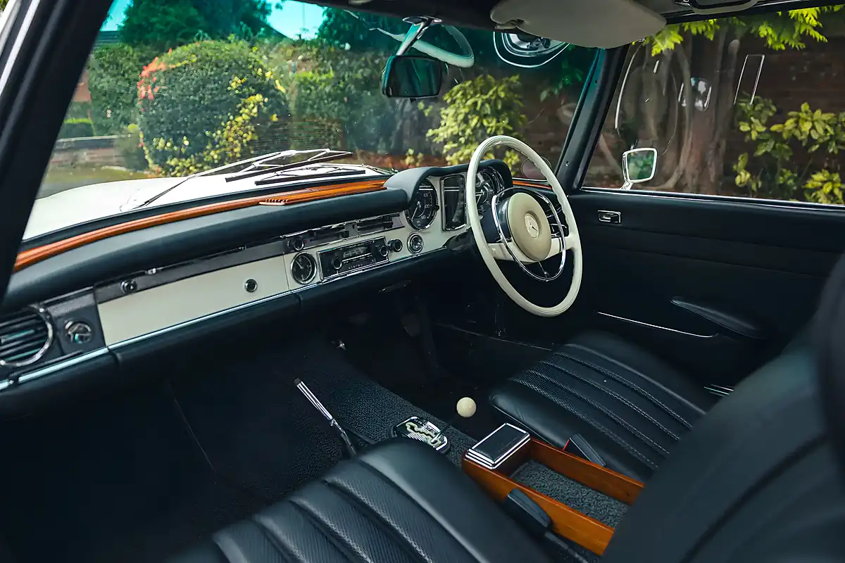 Used 1970 Mercedes-Benz 280SL Pagoda White - Interior and Exterior details 11