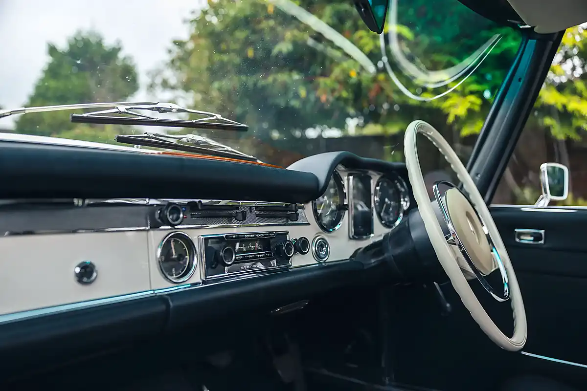 Used 1970 Mercedes-Benz 280SL Pagoda White - Interior and Exterior details 13