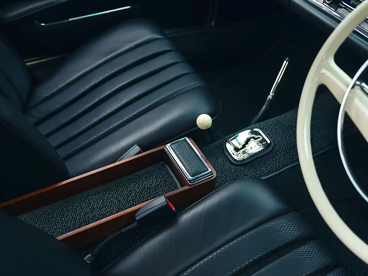 Used 1970 Mercedes-Benz 280SL Pagoda White - Interior and Exterior details 14