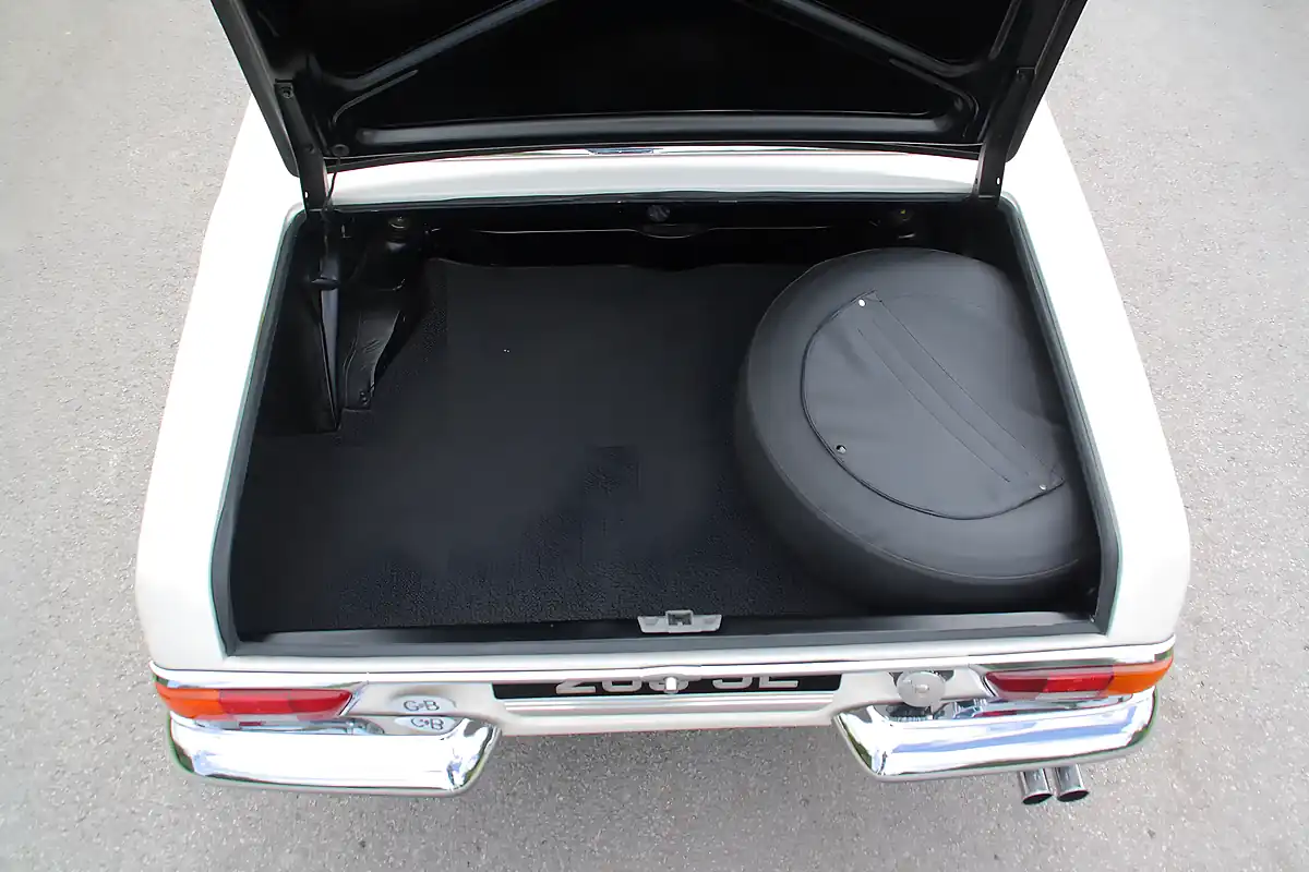 Used 1970 Mercedes-Benz 280SL Pagoda White - Interior and Exterior details 17