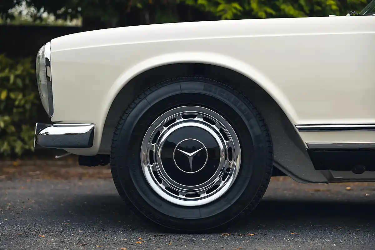 Used 1970 Mercedes-Benz 280SL Pagoda White - Interior and Exterior details 6