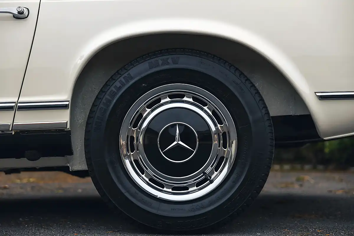 Used 1970 Mercedes-Benz 280SL Pagoda White - Interior and Exterior details 7