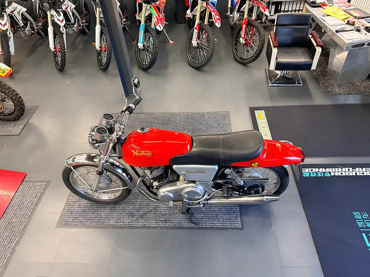 Used 1971 Norton Commando Fastback - Interior and Exterior details 19