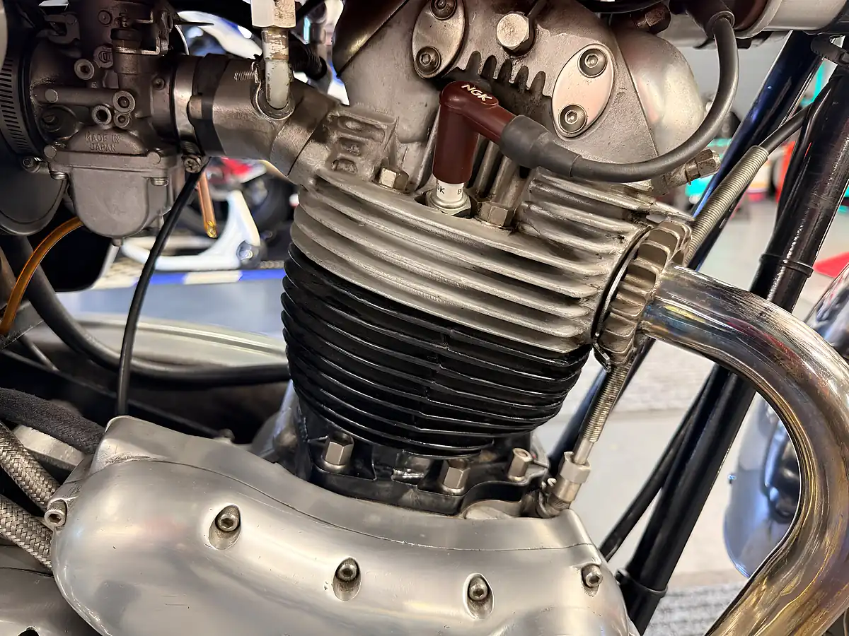 Used 1971 Norton Commando Fastback - Interior and Exterior details 8
