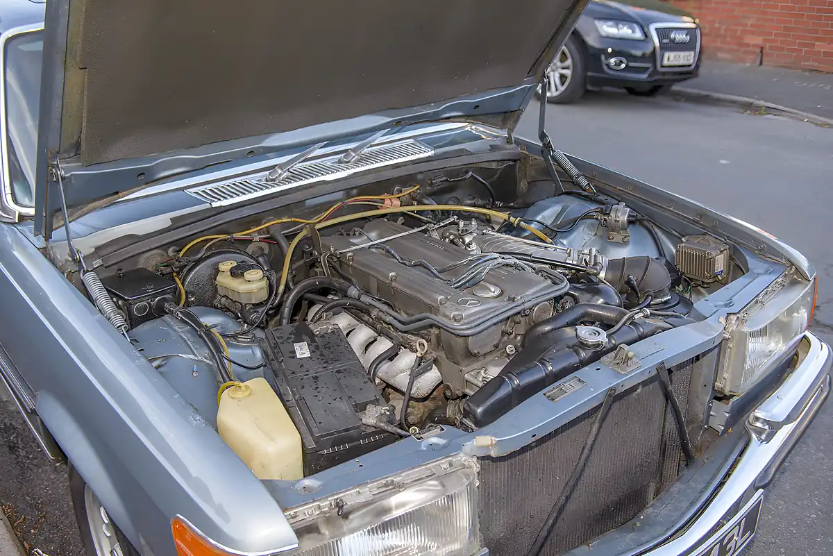 Used 1973 Mercedes-Benz 280 Se Silver Blue Metallic - Interior and Exterior details 15