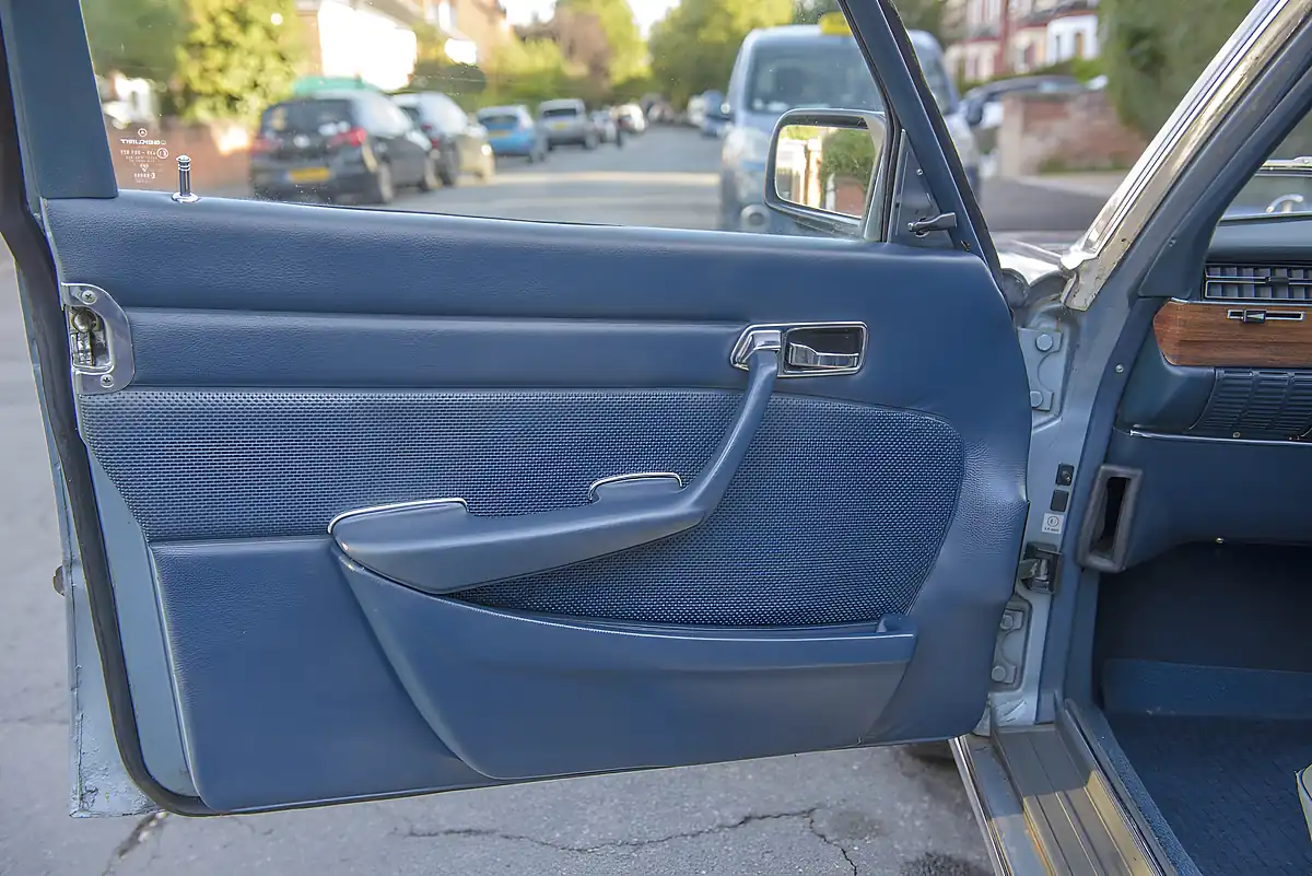 Used 1973 Mercedes-Benz 280 Se Silver Blue Metallic - Interior and Exterior details 7