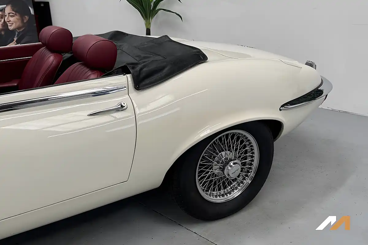 Used 1974 Jaguar E-Type Series 3 White - Interior and Exterior details 20