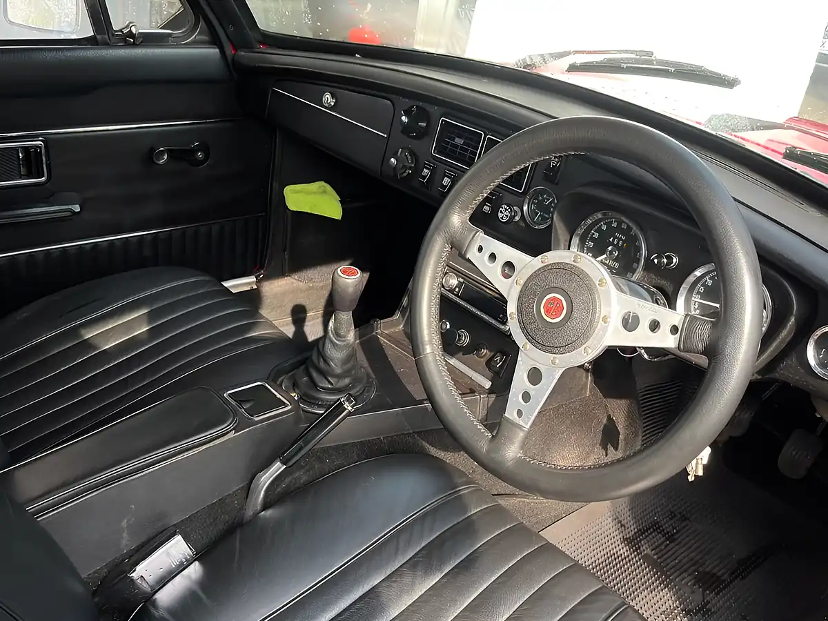 Used 1974 MG Mgb GT Coupe Tartan Red - Interior and Exterior details 4