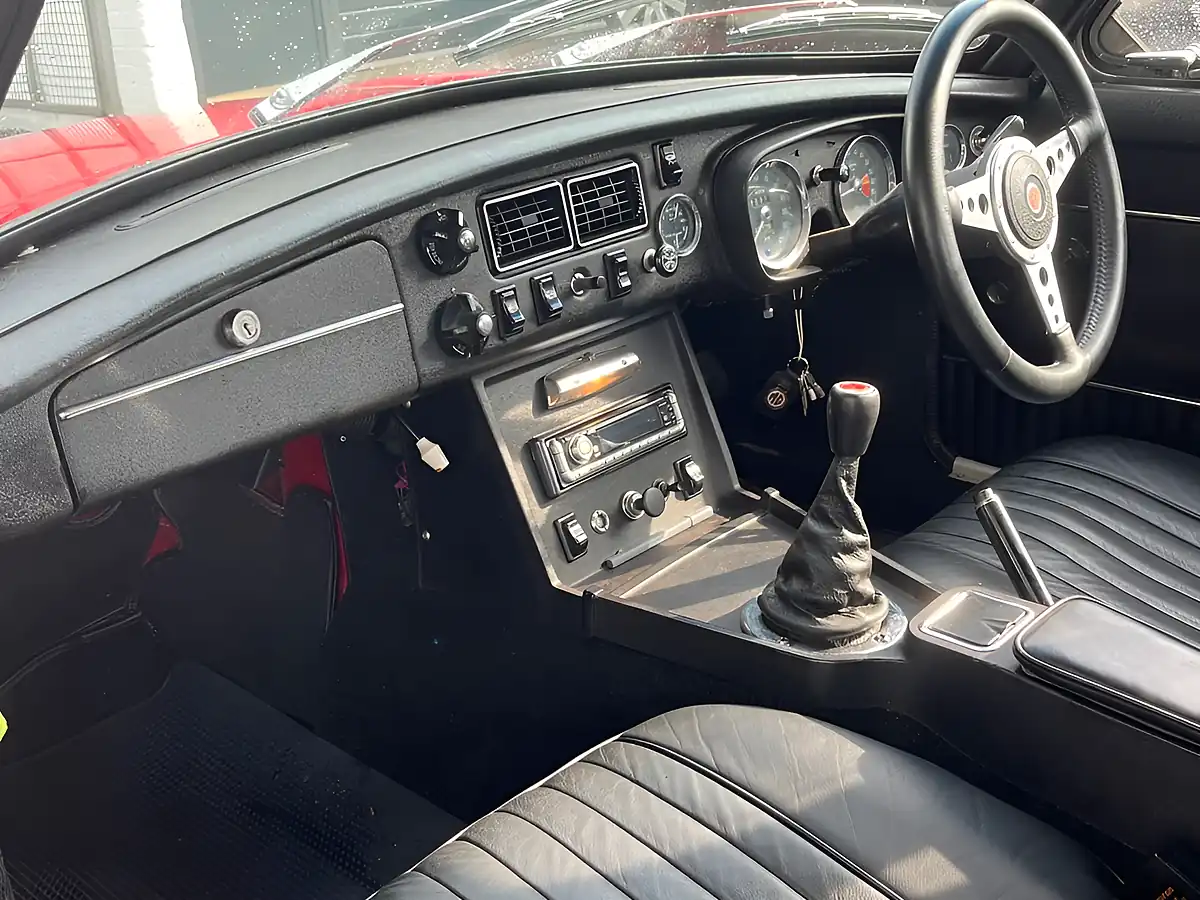 Used 1974 MG Mgb GT Coupe Tartan Red - Interior and Exterior details 6