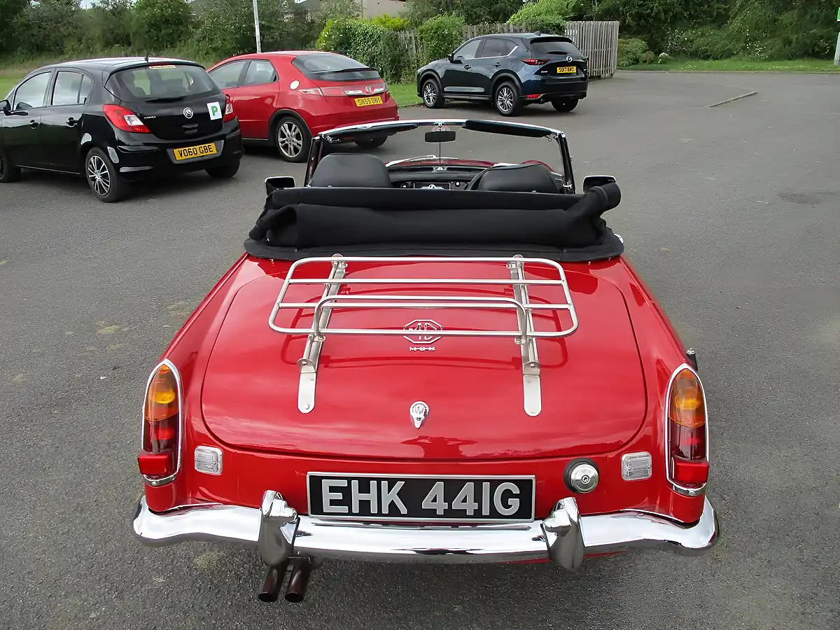 Used 1975 MG Mgb Roadster Tartan Red - Interior and Exterior details 10
