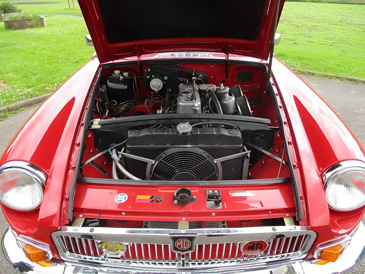 Used 1975 MG Mgb Roadster Tartan Red - Interior and Exterior details 14