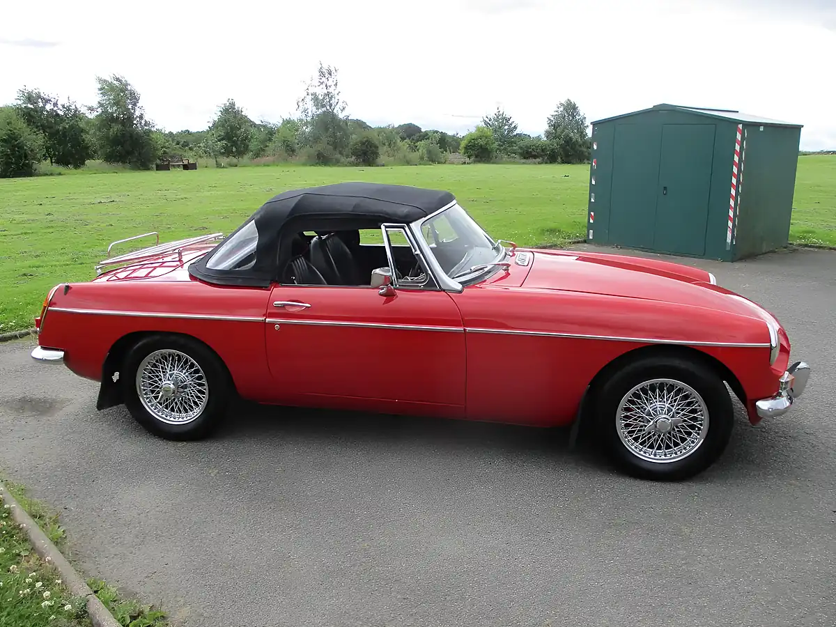 Used 1975 MG Mgb Roadster Tartan Red - Interior and Exterior details 5