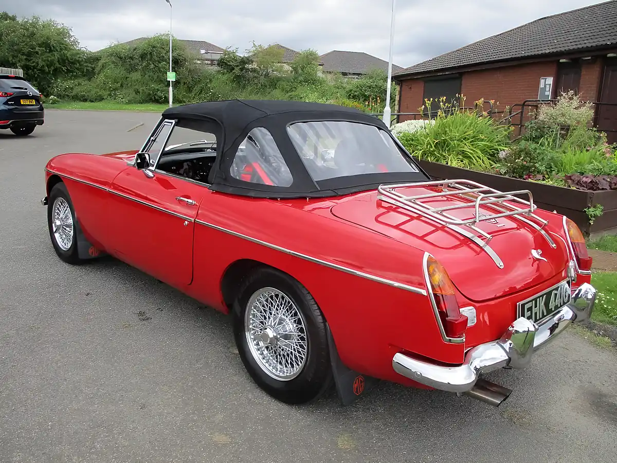 Used 1975 MG Mgb Roadster Tartan Red - Interior and Exterior details 7
