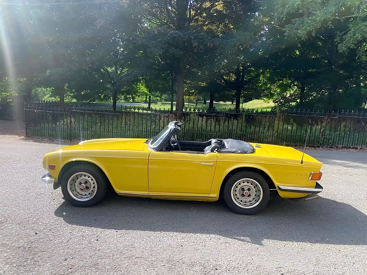 Used 1975 Triumph TR6 Yellow - Interior and Exterior details 2