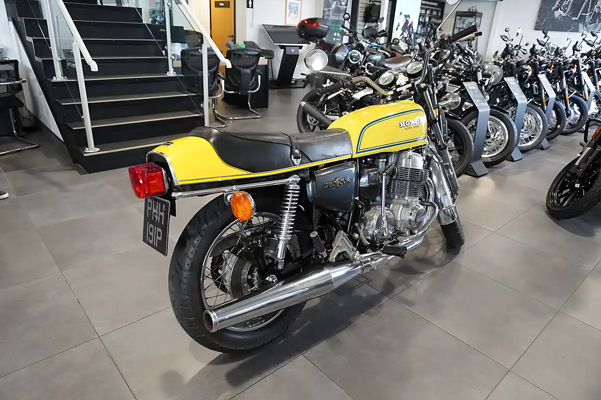 Used 1976 Honda CB750 Yellow - Interior and Exterior details 5