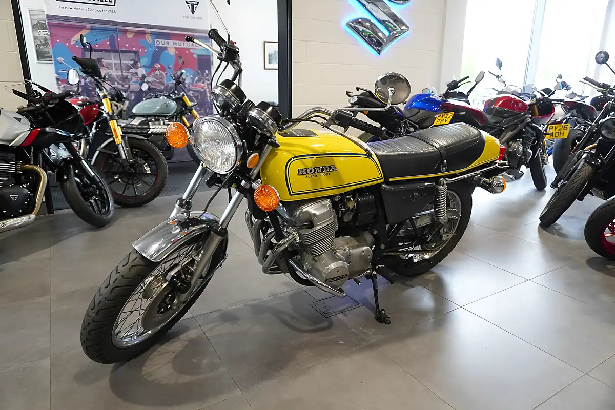 Used 1976 Honda CB750 Yellow - Interior and Exterior details 6
