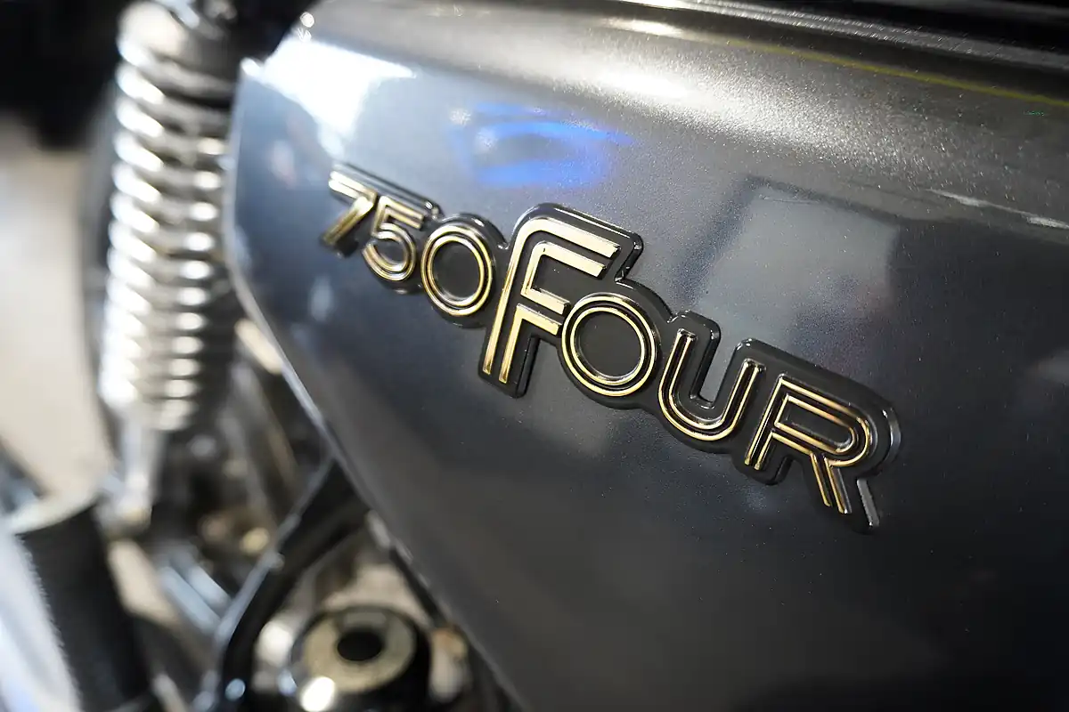 Used 1976 Honda CB750 Yellow - Interior and Exterior details 8