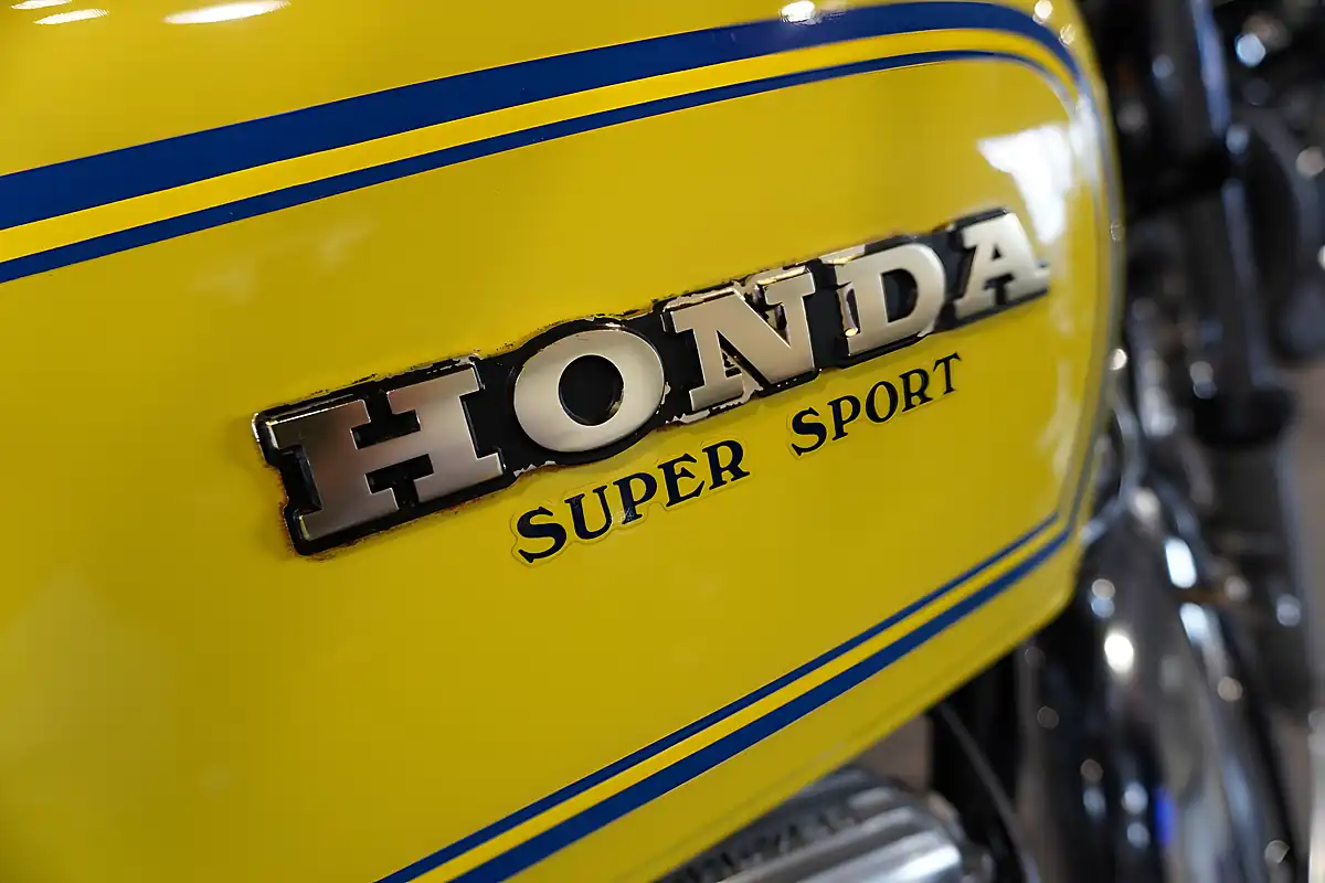 Used 1976 Honda CB750 Yellow - Interior and Exterior details 9