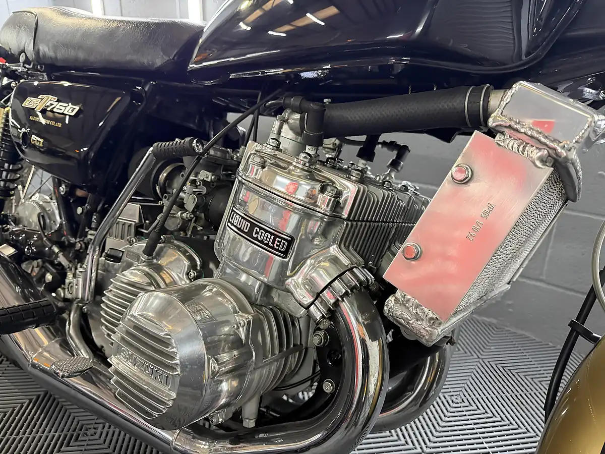 Used 1976 Suzuki GT Black - Interior and Exterior details 3