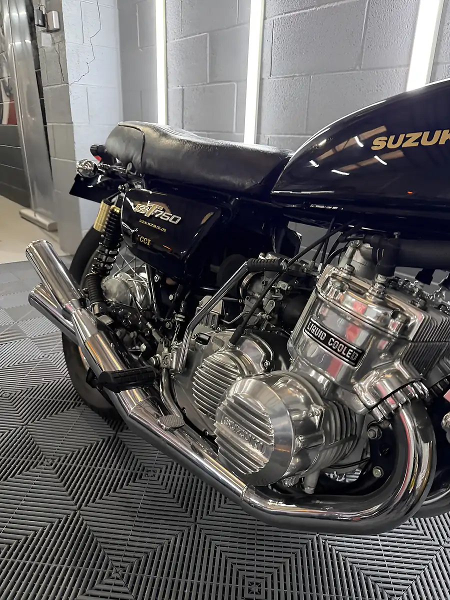 Used 1976 Suzuki GT Black - Interior and Exterior details 8