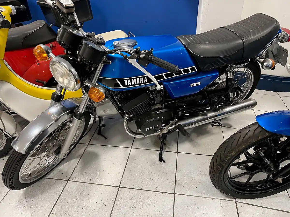 Used 1979 Yamaha RD125LC Classic Blue Metallic - Interior and Exterior details 3