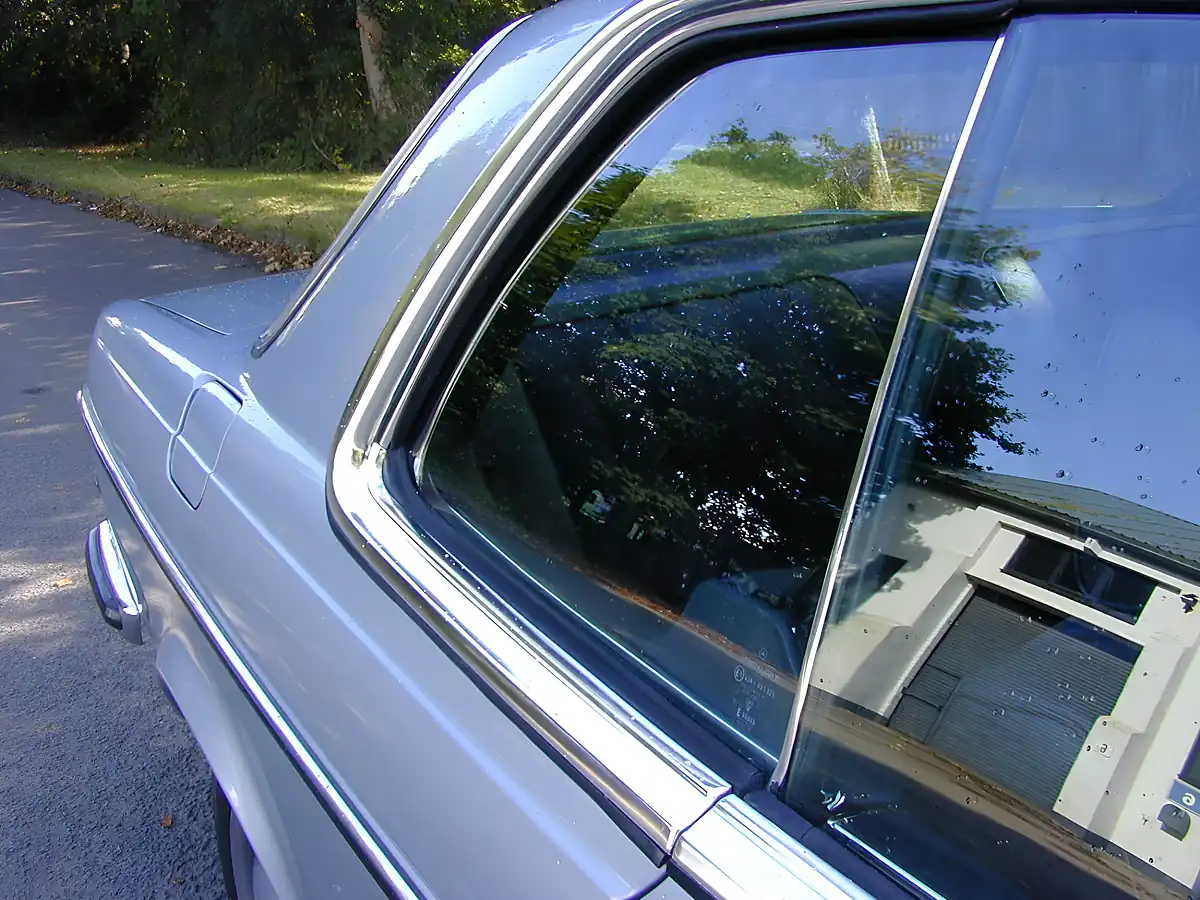 Used 1981 Mercedes-Benz 230 W123 Coupe Blue - Interior and Exterior details 10