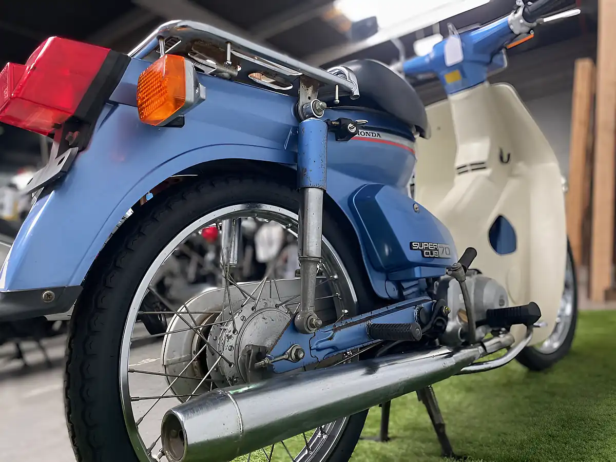 Used 1982 Honda C70 Square Headlight Light Electric Blue - Interior and Exterior details 11