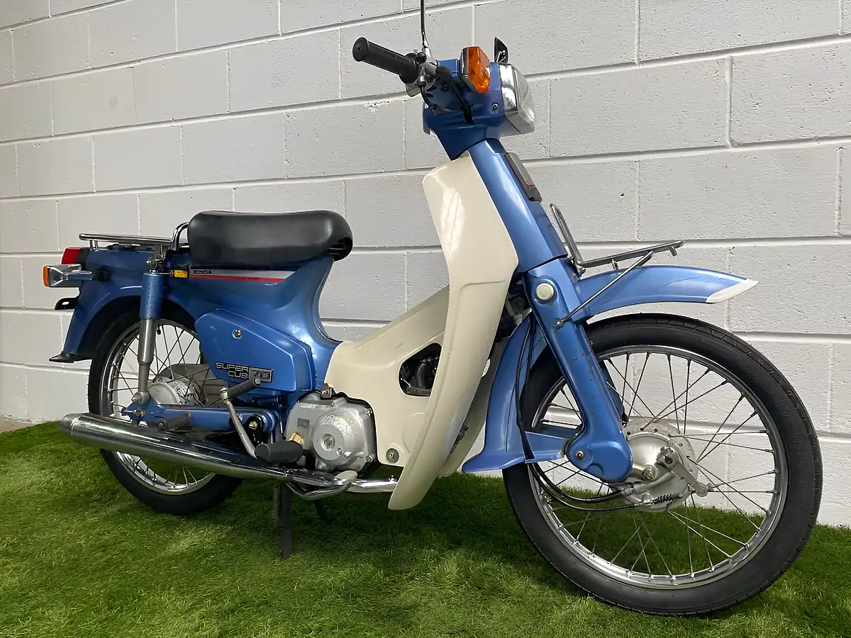Used 1982 Honda C70 Square Headlight Light Electric Blue - Interior and Exterior details 3