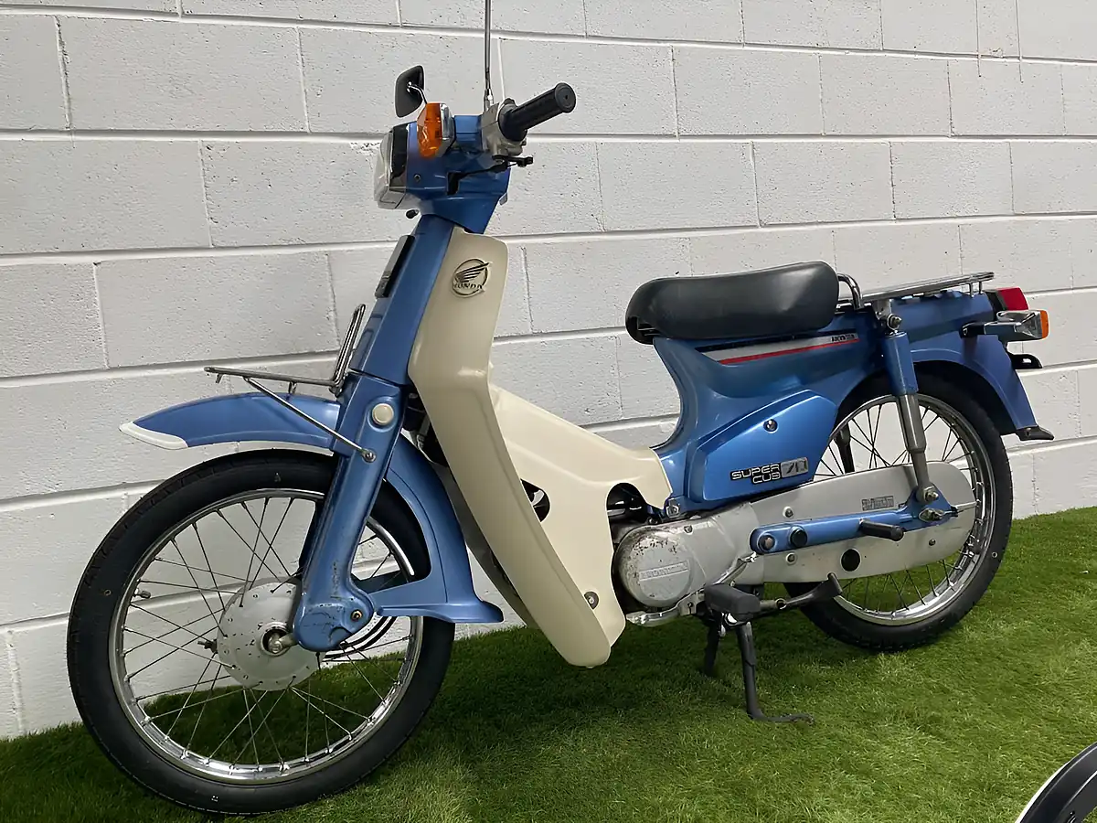 Used 1982 Honda C70 Square Headlight Light Electric Blue - Interior and Exterior details 5