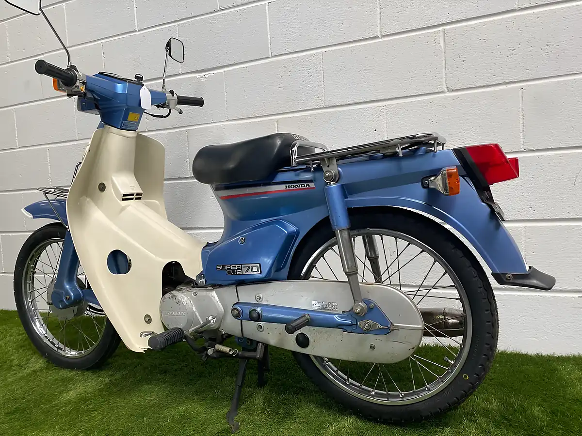 Used 1982 Honda C70 Square Headlight Light Electric Blue - Interior and Exterior details 7
