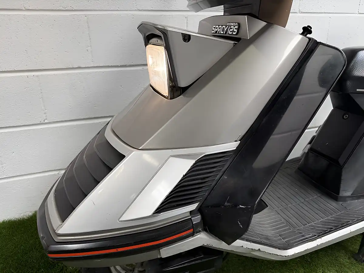Used 1983 Honda Spacy 125 Striker Silver - Interior and Exterior details 11
