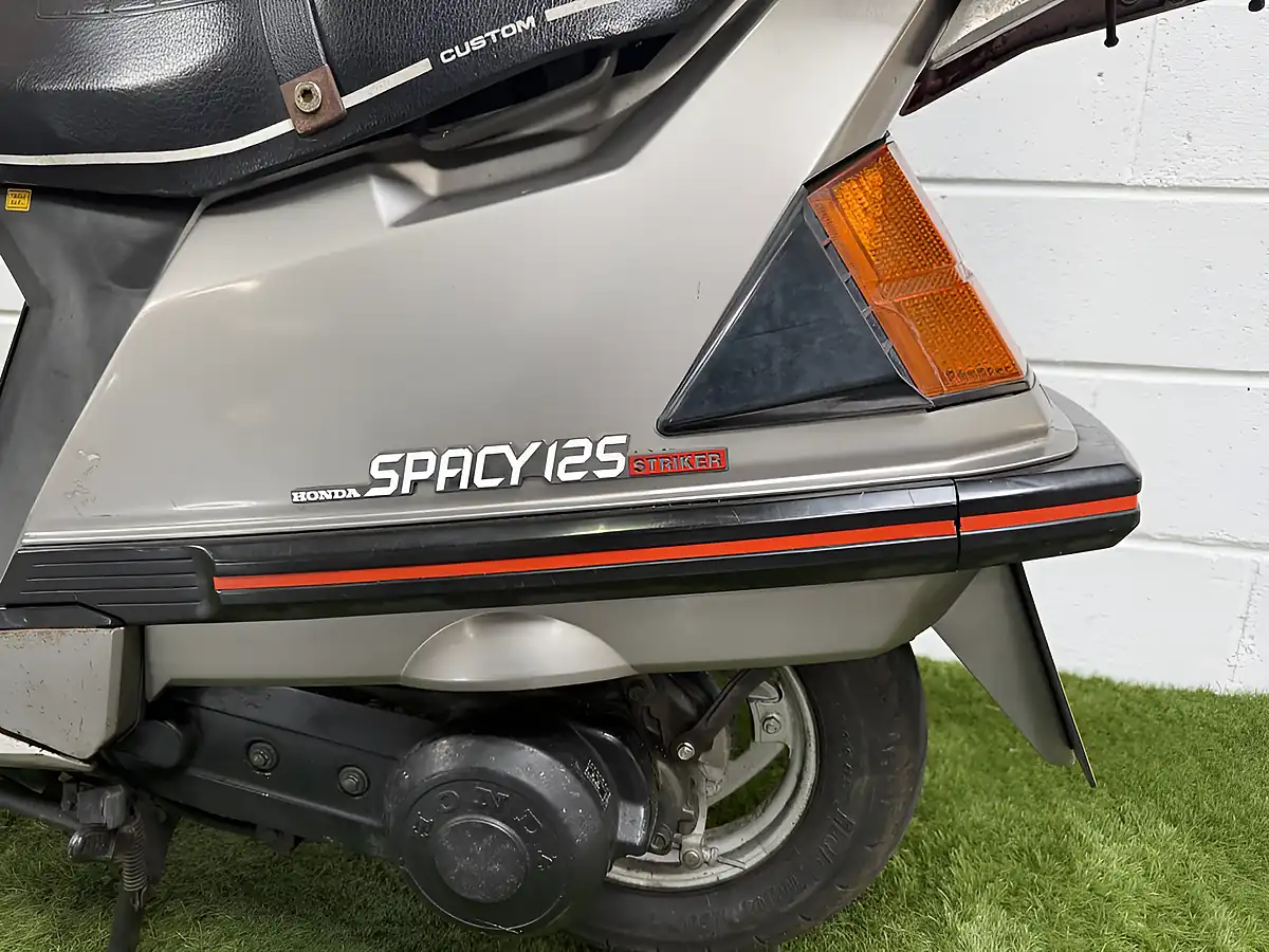 Used 1983 Honda Spacy 125 Striker Silver - Interior and Exterior details 13