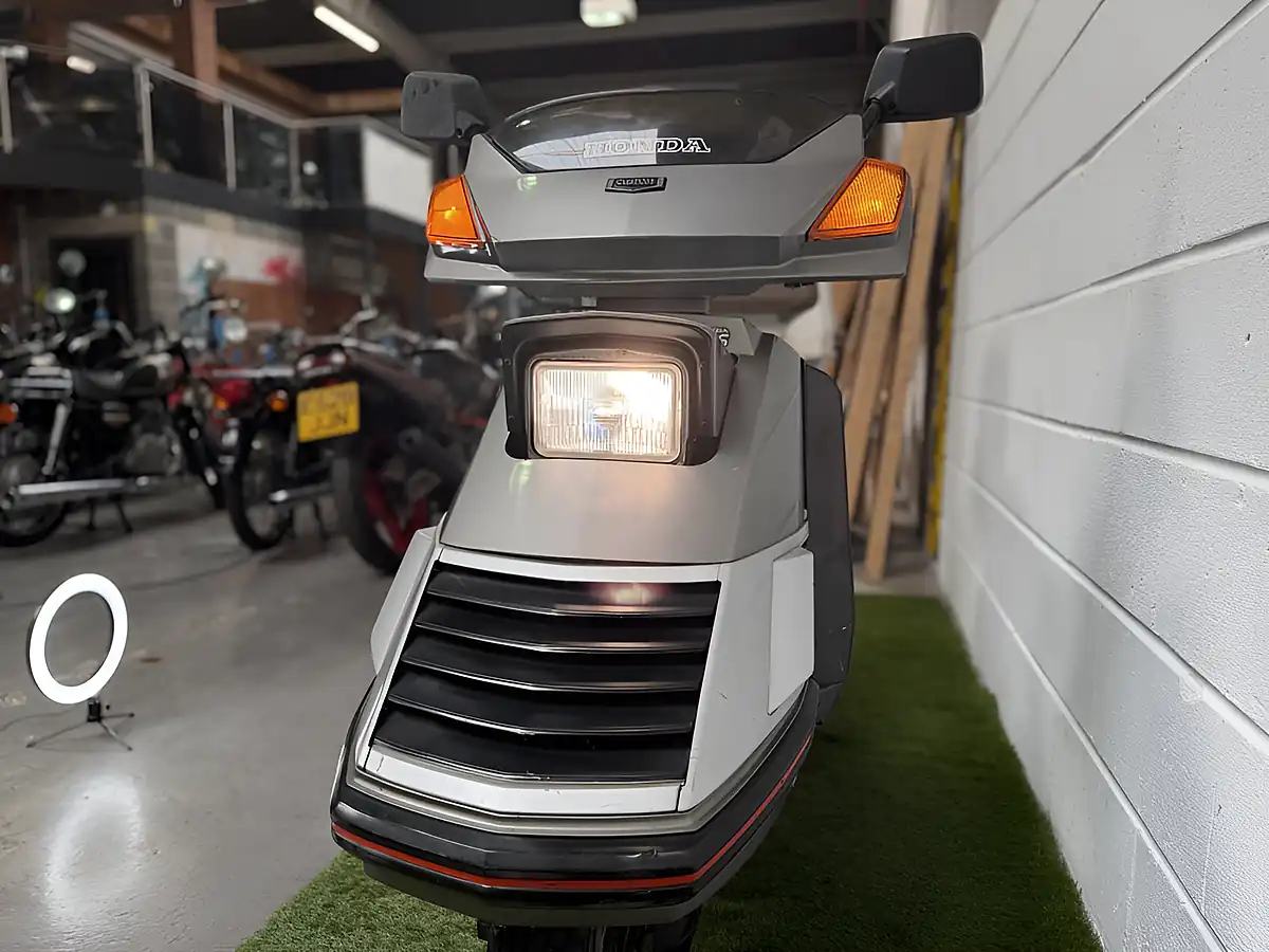 Used 1983 Honda Spacy 125 Striker Silver - Interior and Exterior details 17